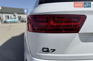 Внедорожник / Кроссовер Audi Q7 2016 в 