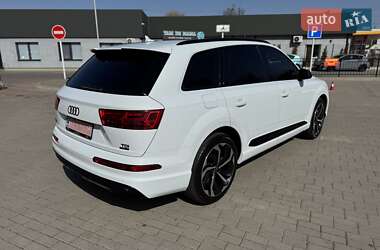 Внедорожник / Кроссовер Audi Q7 2016 в 
