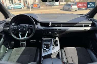 Внедорожник / Кроссовер Audi Q7 2016 в 