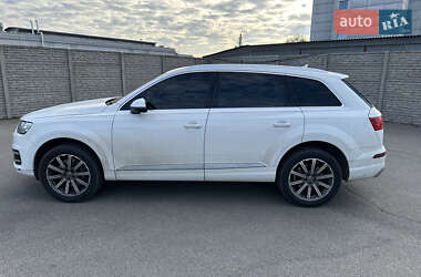 Позашляховик / Кросовер Audi Q7 2018 в 