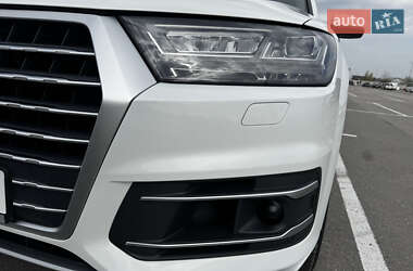 Внедорожник / Кроссовер Audi Q7 2017 в 