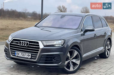 Внедорожник / Кроссовер Audi Q7 2015 в 