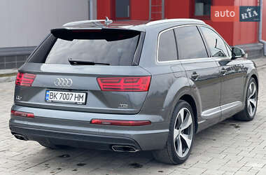 Внедорожник / Кроссовер Audi Q7 2015 в 