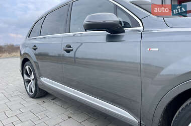 Внедорожник / Кроссовер Audi Q7 2015 в 