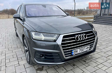 Внедорожник / Кроссовер Audi Q7 2015 в 