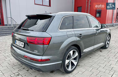 Внедорожник / Кроссовер Audi Q7 2015 в 