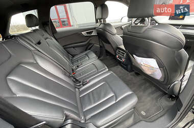 Внедорожник / Кроссовер Audi Q7 2015 в 