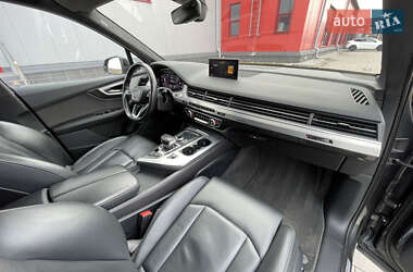 Внедорожник / Кроссовер Audi Q7 2015 в 