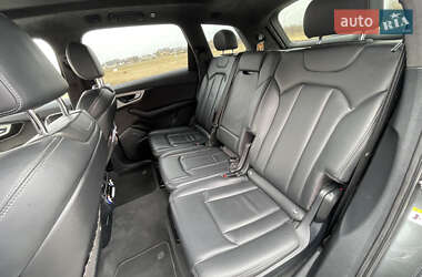 Внедорожник / Кроссовер Audi Q7 2015 в 