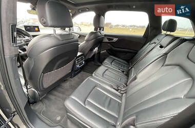 Внедорожник / Кроссовер Audi Q7 2015 в 