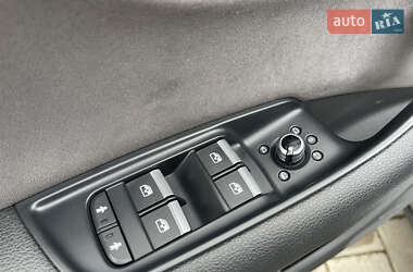 Внедорожник / Кроссовер Audi Q7 2015 в 