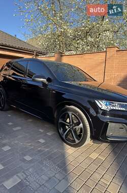 Внедорожник / Кроссовер Audi Q7 2020 в 