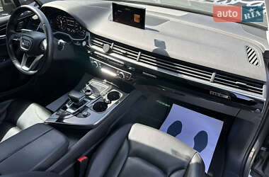 Позашляховик / Кросовер Audi Q7 2016 в 