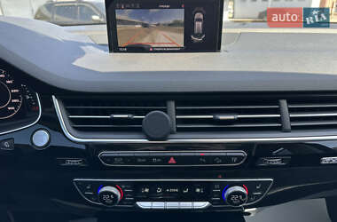 Позашляховик / Кросовер Audi Q7 2016 в 