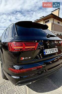 Внедорожник / Кроссовер Audi Q7 2016 в 