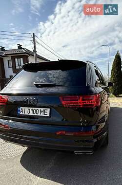 Внедорожник / Кроссовер Audi Q7 2016 в 