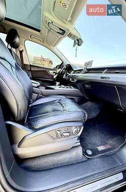 Внедорожник / Кроссовер Audi Q7 2016 в 