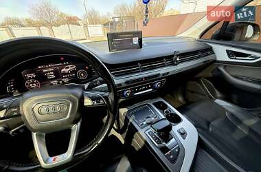 Внедорожник / Кроссовер Audi Q7 2016 в 