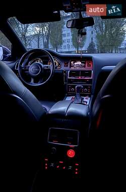 Внедорожник / Кроссовер Audi Q7 2012 в 