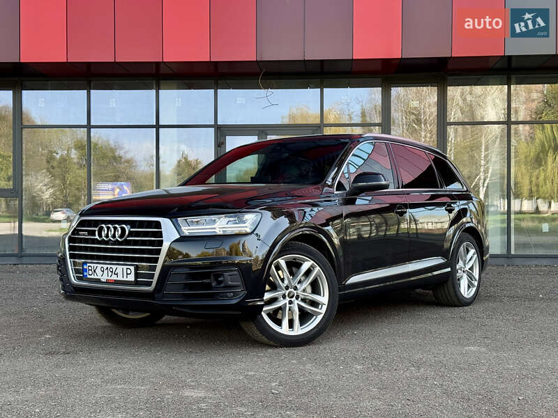 Внедорожник / Кроссовер Audi Q7 2018 в 