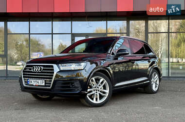 Внедорожник / Кроссовер Audi Q7 2018 в 