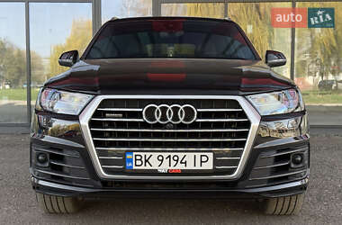 Внедорожник / Кроссовер Audi Q7 2018 в 