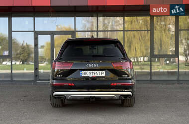 Внедорожник / Кроссовер Audi Q7 2018 в 