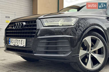 Внедорожник / Кроссовер Audi Q7 2015 в 