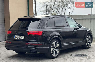 Внедорожник / Кроссовер Audi Q7 2015 в 