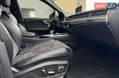 Внедорожник / Кроссовер Audi Q7 2015 в 