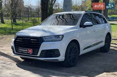 Внедорожник / Кроссовер Audi Q7 2017 в 