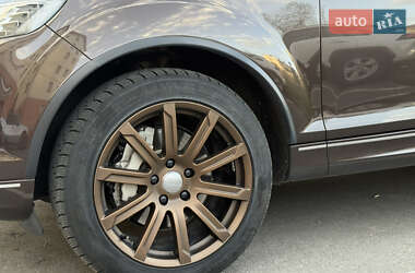Позашляховик / Кросовер Audi Q7 2011 в 