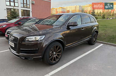 Позашляховик / Кросовер Audi Q7 2011 в 
