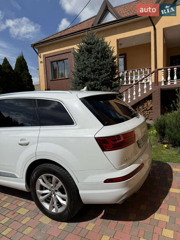 Внедорожник / Кроссовер Audi Q7 2017 в Ужгороде