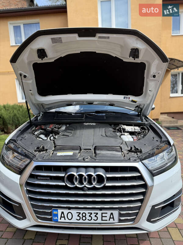 Внедорожник / Кроссовер Audi Q7 2017 в Ужгороде
