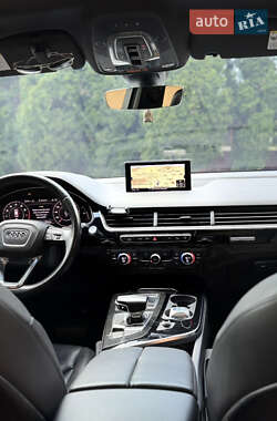 Позашляховик / Кросовер Audi Q7 2017 в 