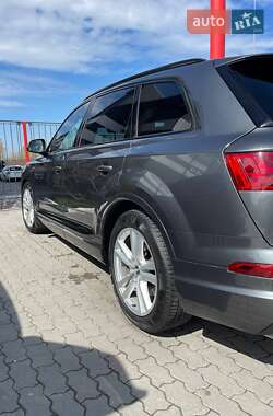 Внедорожник / Кроссовер Audi Q7 2017 в 