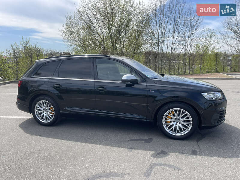 Внедорожник / Кроссовер Audi Q7 2015 в Киеве