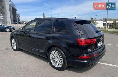 Позашляховик / Кросовер Audi Q7 2015 в 
