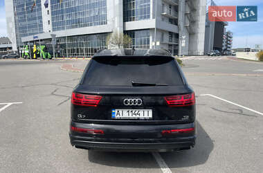 Позашляховик / Кросовер Audi Q7 2015 в 