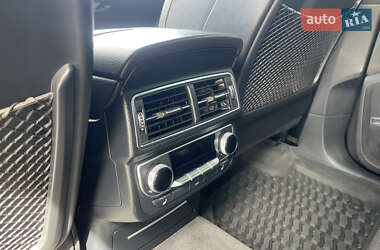 Позашляховик / Кросовер Audi Q7 2015 в 
