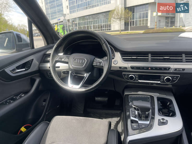 Внедорожник / Кроссовер Audi Q7 2015 в Киеве