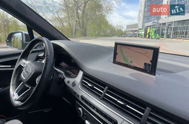Позашляховик / Кросовер Audi Q7 2015 в 
