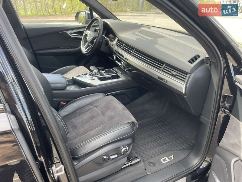 Внедорожник / Кроссовер Audi Q7 2015 в Киеве