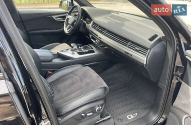 Позашляховик / Кросовер Audi Q7 2015 в 