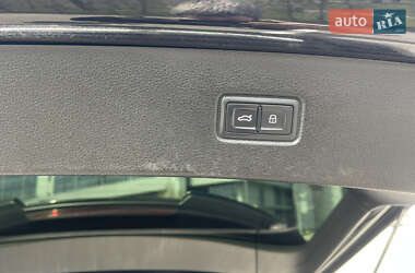 Позашляховик / Кросовер Audi Q7 2015 в 