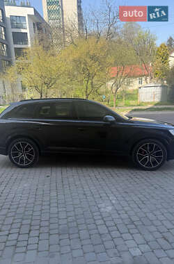 Внедорожник / Кроссовер Audi Q7 2017 в 