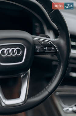 Внедорожник / Кроссовер Audi Q7 2016 в 