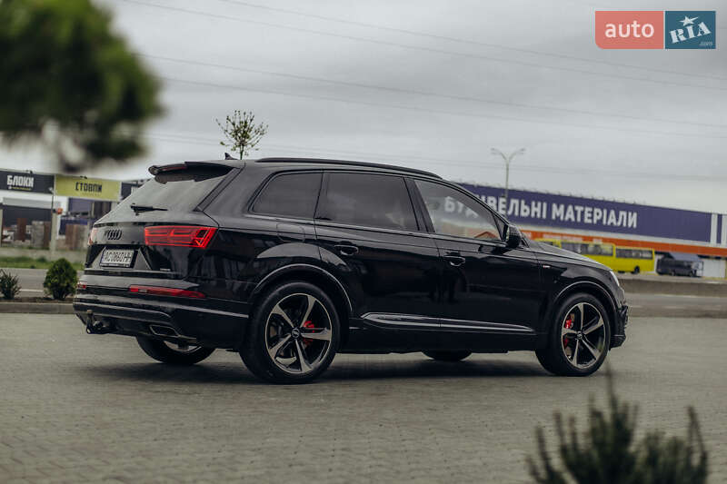 Внедорожник / Кроссовер Audi Q7 2016 в Луцке