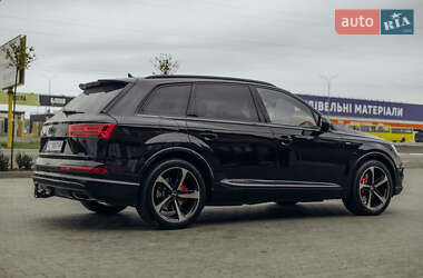 Внедорожник / Кроссовер Audi Q7 2016 в 
